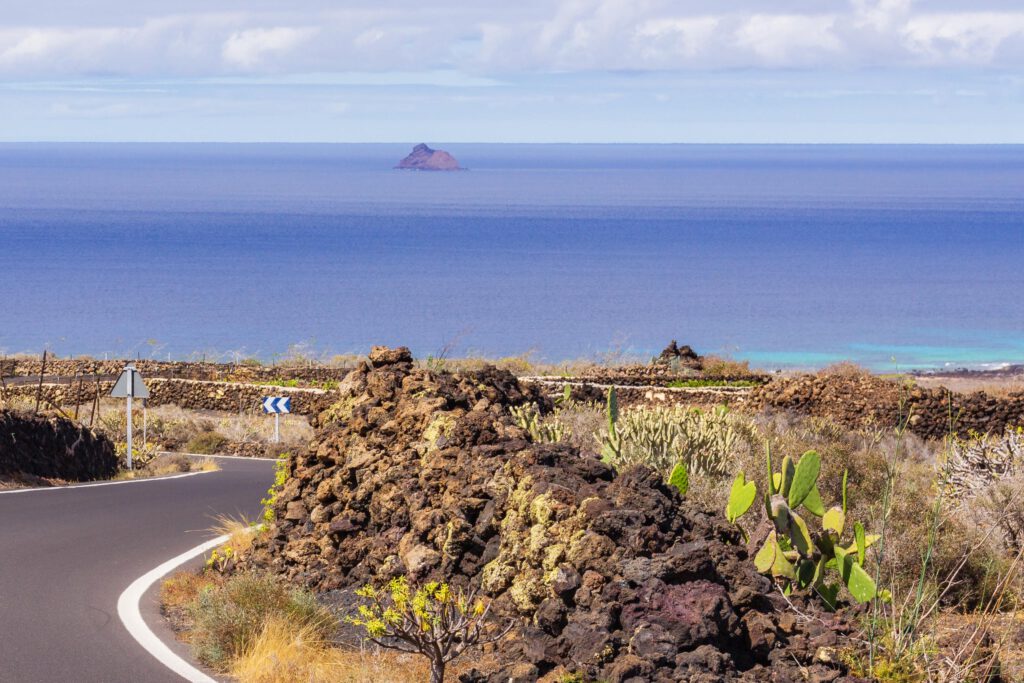 2014 06 Lanzarote GoingSouthFromÓrzola 001