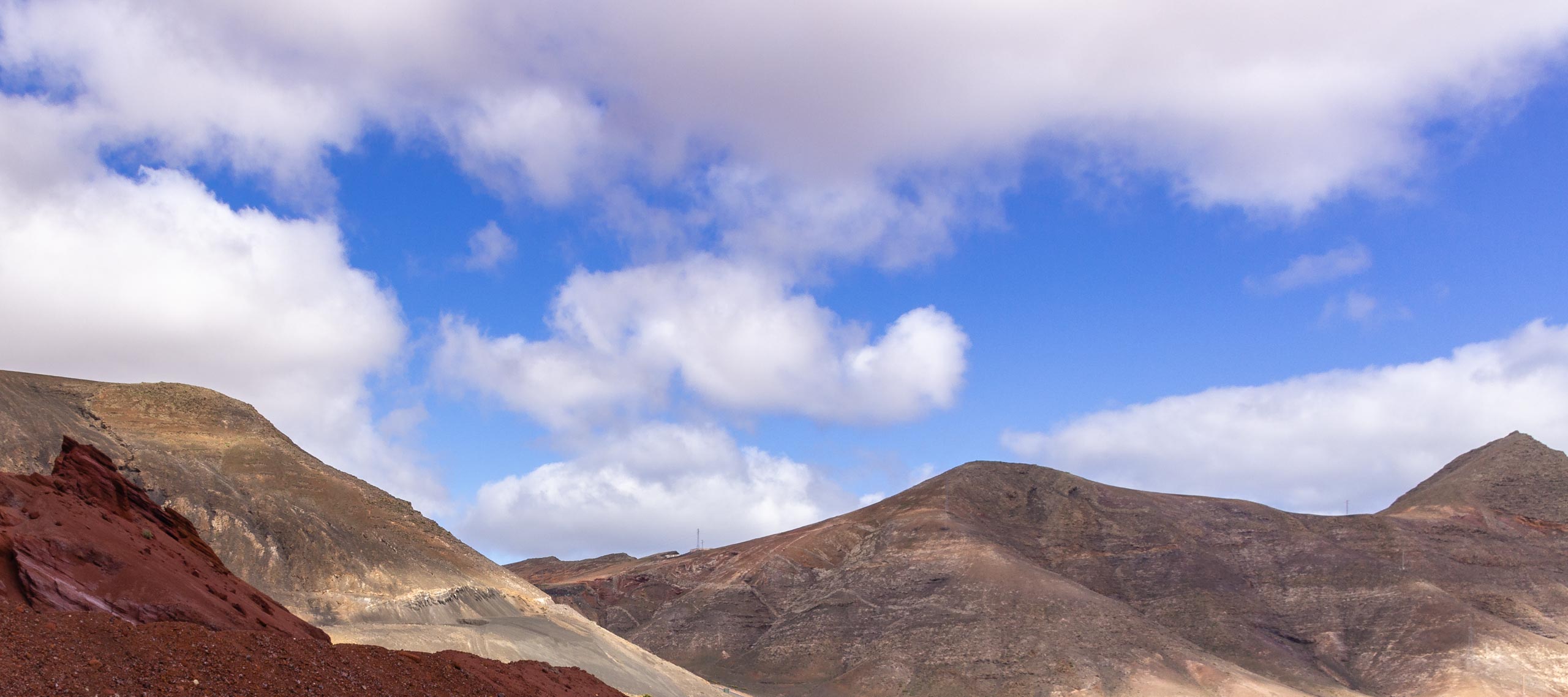 LanzarotePanoramaHillsMountainsAndVolcanoes 009