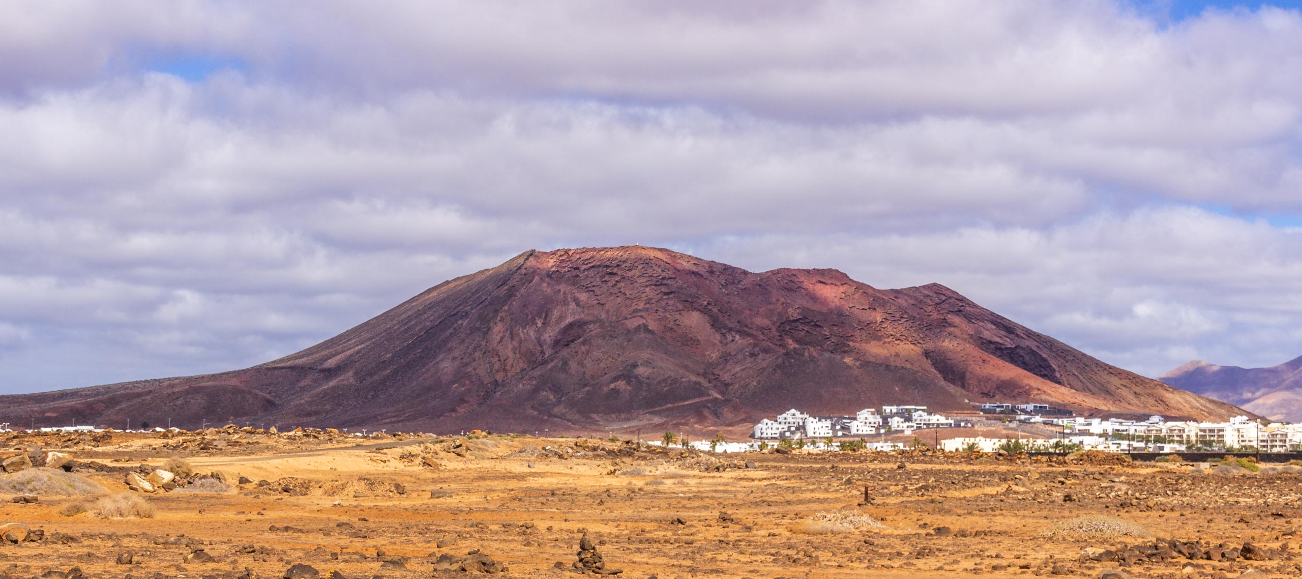 LanzarotePanoramaHillsMountainsAndVolcanoes 012