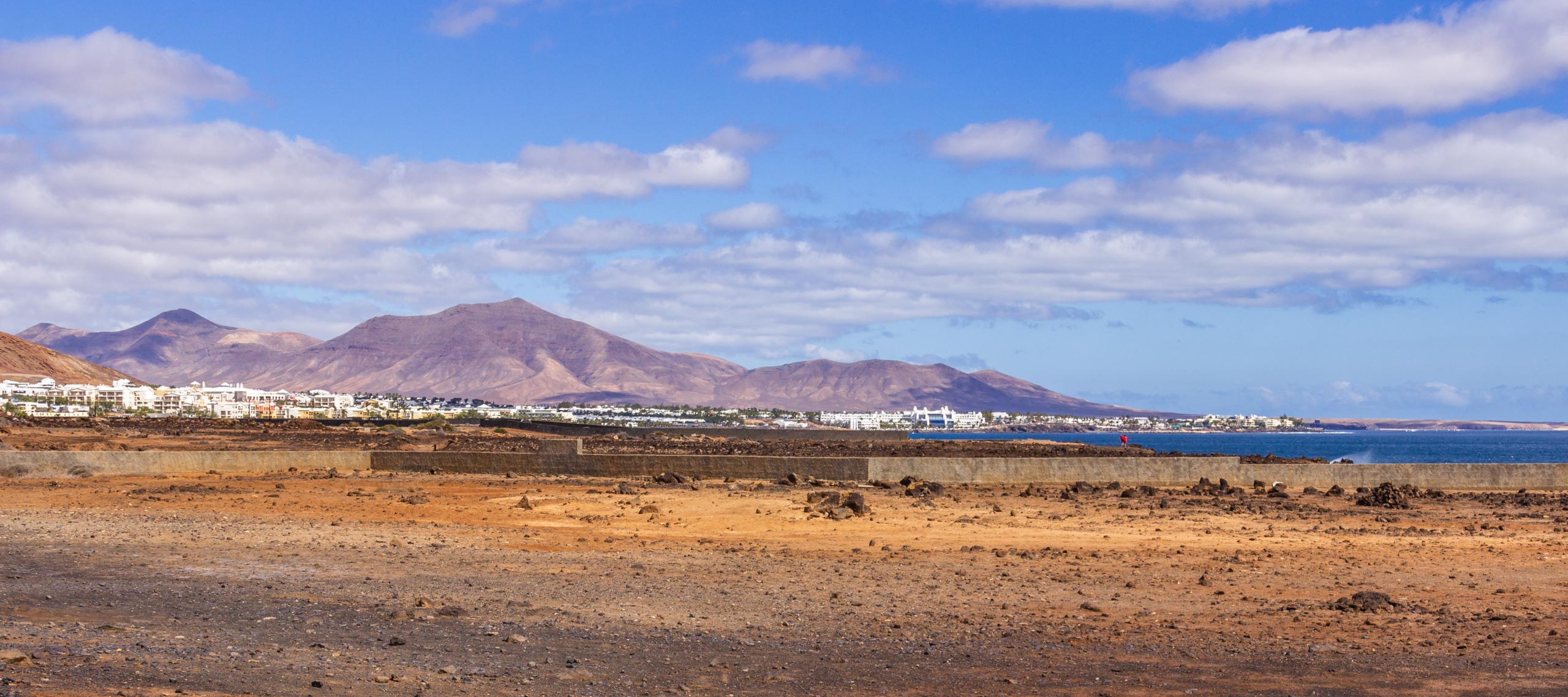 LanzarotePanoramaHillsMountainsAndVolcanoes 013