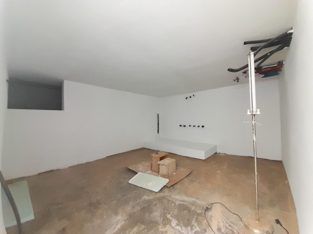 2022 04 LasBrenas April 1 the machine room 001