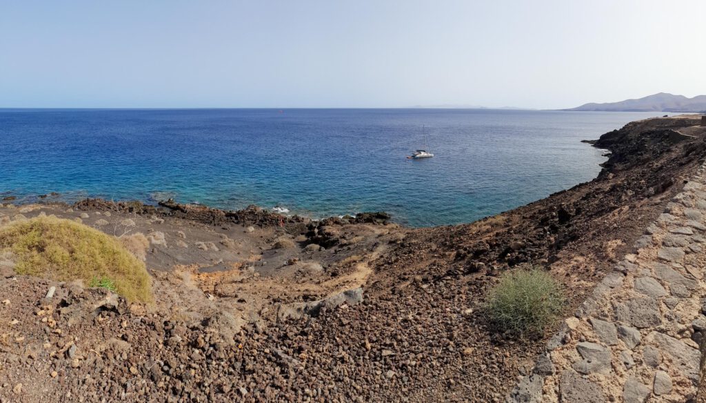 2022 06 Lanzarote Puerto del Carmen cliff walk 001