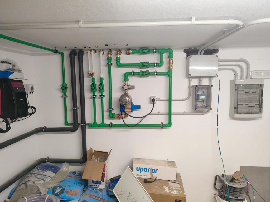 2022 08 LasBrenas August 1 the machine room 001